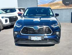 2022 Toyota
                Kluger Grande