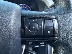 2020 Toyota
Hilux SR5