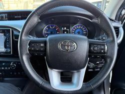 2020 Toyota
Hilux SR5