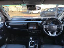 2020 Toyota
Hilux SR5