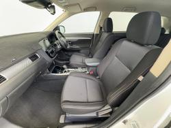 2016 Mitsubishi
Outlander LS Safety Pack