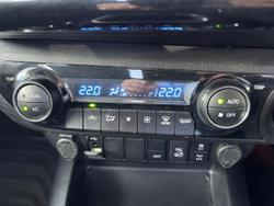 2022 Toyota
Hilux SR5