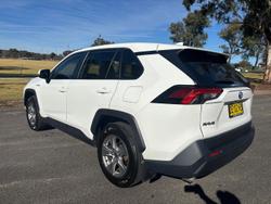 2022 Toyota
                RAV4 GX