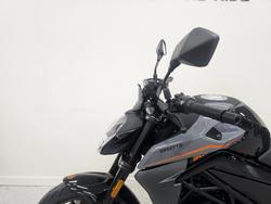 2025 CFMOTO 300 NK ABS