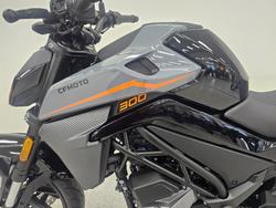 2025 CFMOTO 300 NK ABS