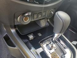 2025 Nissan
Navara Pro-4X Warrior (4x4)