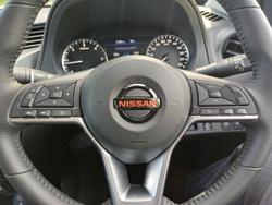 2025 Nissan
Navara Pro-4X Warrior (4x4)