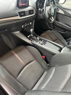 2018 Mazda
3 Maxx Sport
