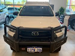 2022 Toyota
                Hilux 4x4 2.8L DSL E/C/C 6AT SR