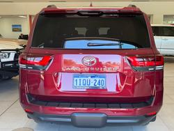 2024 Toyota
                LANDCRUISER LC300 3.3L V6 DSL VX 7 Seats