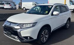2021 Mitsubishi
Outlander LS