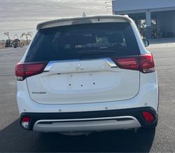 2021 Mitsubishi
Outlander LS