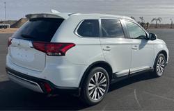 2021 Mitsubishi
Outlander LS