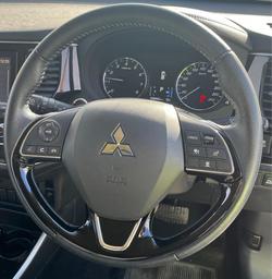 2021 Mitsubishi
Outlander LS