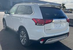 2021 Mitsubishi
Outlander LS
