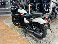2025 Royal Enfield SHOTGUN 650 WHITE