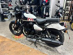 2025 Royal Enfield SHOTGUN 650 WHITE