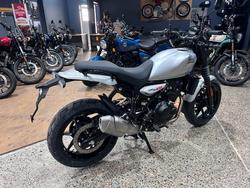 2025 Royal Enfield GUERILLA 450 SILVER