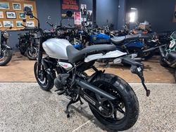 2025 Royal Enfield GUERILLA 450 SILVER