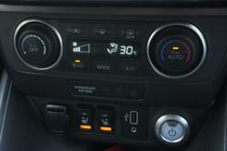 2022 Nissan
                LEAF 