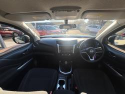 2022 Nissan Navara SL Warrior