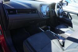 2018 Mitsubishi
                Outlander ES