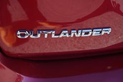 2018 Mitsubishi
                Outlander ES