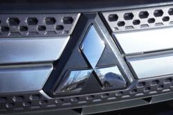 2018 Mitsubishi
                Outlander ES
