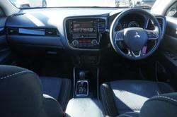 2018 Mitsubishi
                Outlander ES