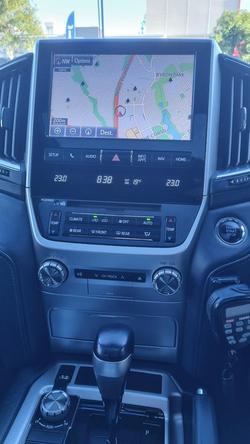 2018 Toyota
Landcruiser VX