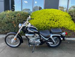 2014 Suzuki VL250 (LC250 INTRUDER) Black
