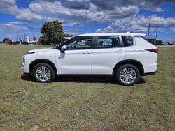 2024 Mitsubishi Outlander PHEV ES