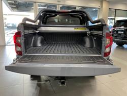 2022 Nissan
                Navara PRO-4X Warrior
