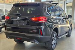 2022 LDV
                D90 Executive