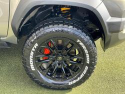 2024 Toyota
Hilux Rogue 48V