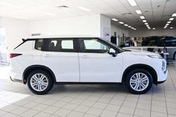 2024 Mitsubishi
                Outlander ES