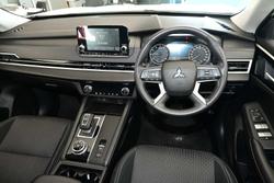 2024 Mitsubishi
                Outlander ES