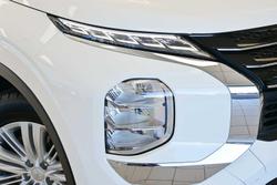 2024 Mitsubishi
                Outlander ES
