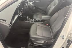 2022 Kia
Niro Hybrid S