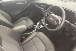 2022 Kia
Niro Hybrid S