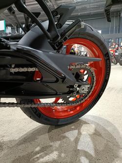 2025 KTM 390 DUKE ORANGE
