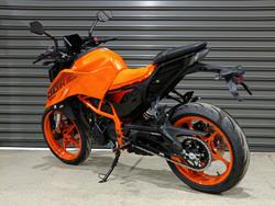 2025 KTM 390 DUKE ORANGE
