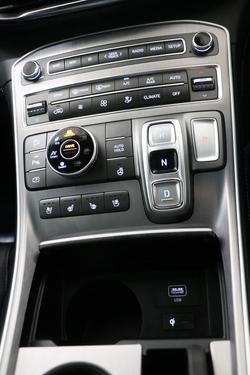 2022 Hyundai
Santa Fe Highlander