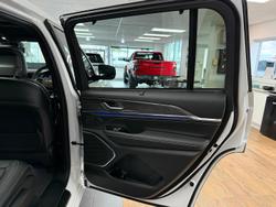 2023 Jeep
Grand Cherokee Overland