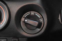 2021 Toyota
                Hilux SR