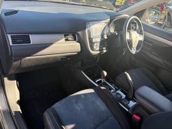 2017 Mitsubishi
Outlander LS Safety Pack
