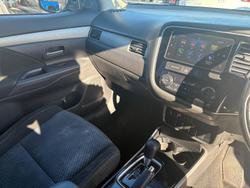 2017 Mitsubishi
Outlander LS Safety Pack