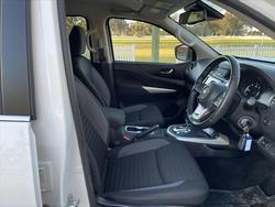 2021 Nissan
                Navara ST