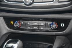 2018 Holden
Calais