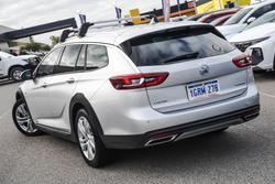 2018 Holden
Calais